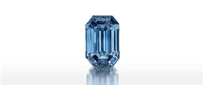 全球最大的无瑕蓝钻在香港拍卖 成交价4亿