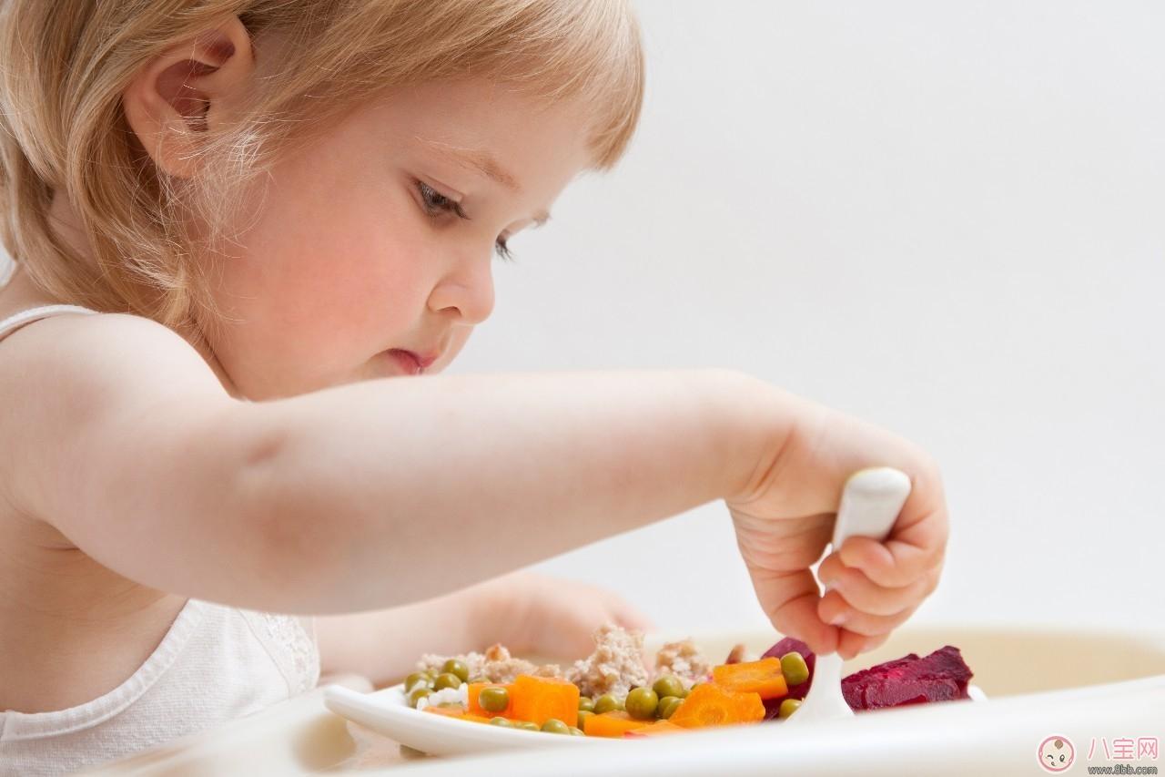 孩子即使不吃饭 也不要用食物勉强ta！