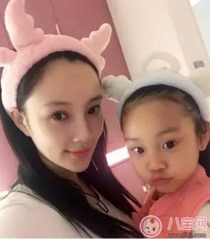 甜馨懂事有气质 李小璐育儿观念有妙招